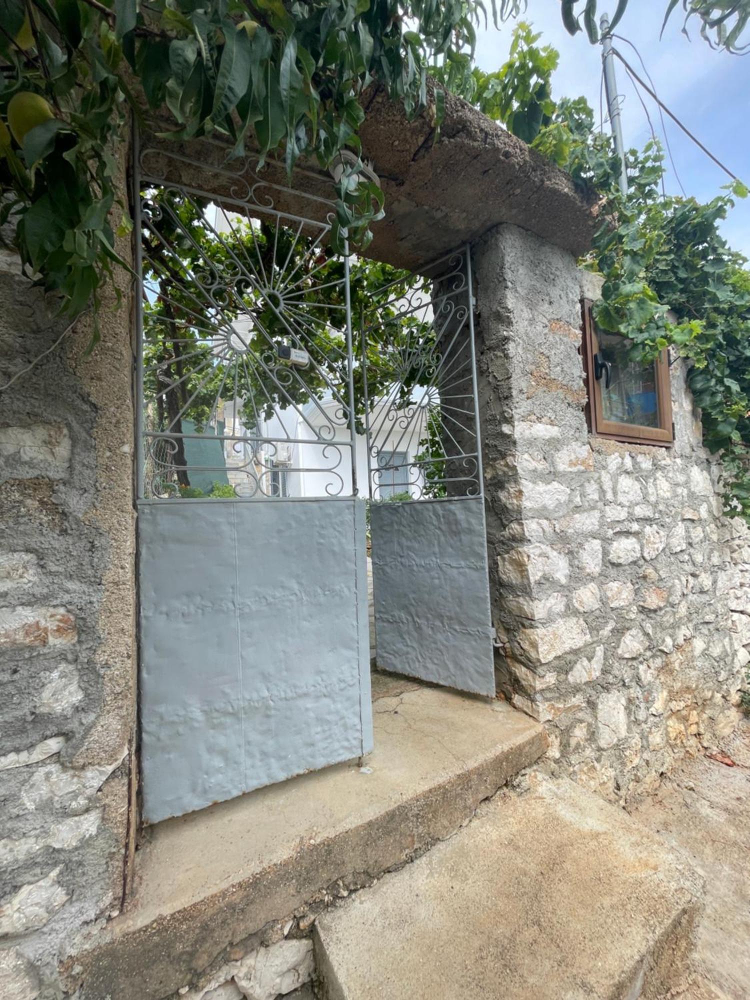 Tasos Rooms Himare Eksteriør bilde